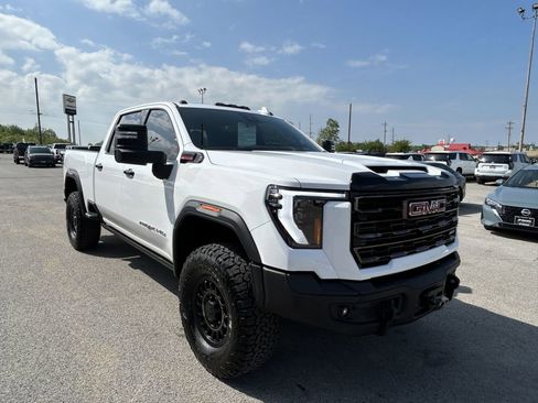 Used 2025 GMC Sierra 2500 AT4X w/ AT4X AEV Edition image 2