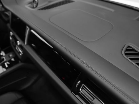 New 2026 Porsche Macan image 24