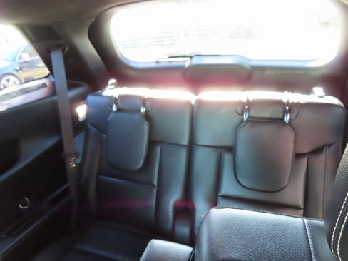 Used 2020 Ford Explorer ST w/ ST High-Performance Pack image 29