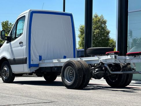 Used 2024 Mercedes-Benz Sprinter 4500 image 4