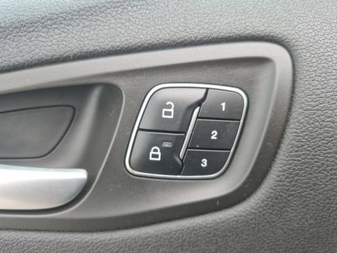 Used 2019 Ford Escape Titanium AWD/4WD image 11