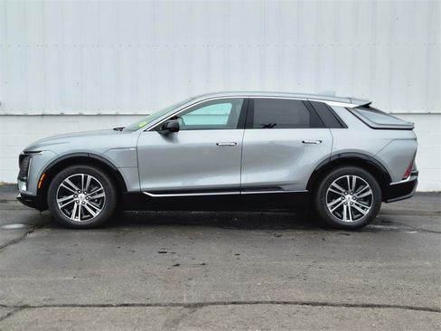 New 2025 Cadillac Lyriq Luxury image 6