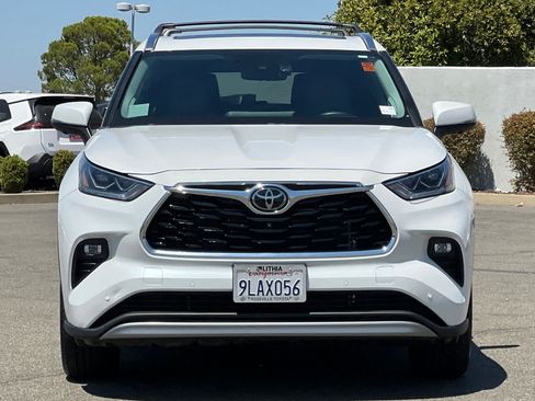Certified 2024 Toyota Highlander Platinum AWD/4WD image 10