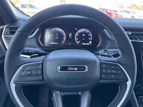 New 2025 Jeep Grand Cherokee L Altitude RWD image 18