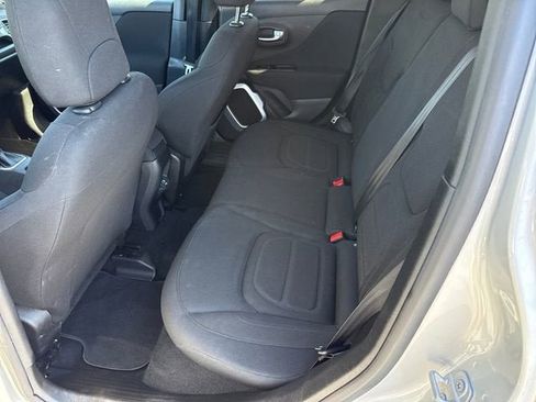 Used 2019 Jeep Renegade Latitude FWD image 11