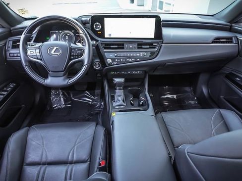 Certified 2025 Lexus ES 300h w/ Luxury Package FWD image 17