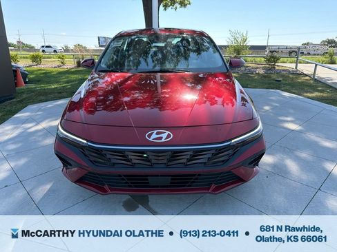 Certified 2024 Hyundai Elantra Limited FWD image 11