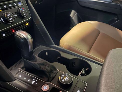 Used 2020 Volkswagen Atlas Cross Sport SE image 29