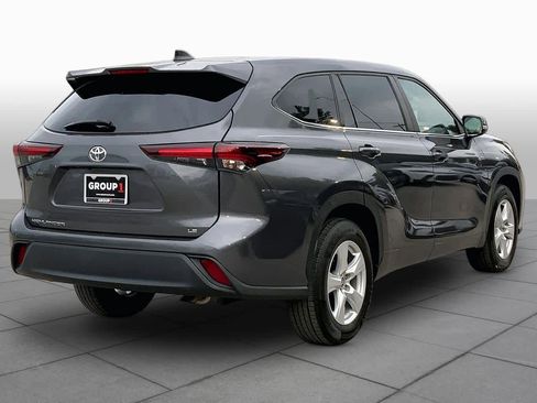 Used 2024 Toyota Highlander LE FWD image 13