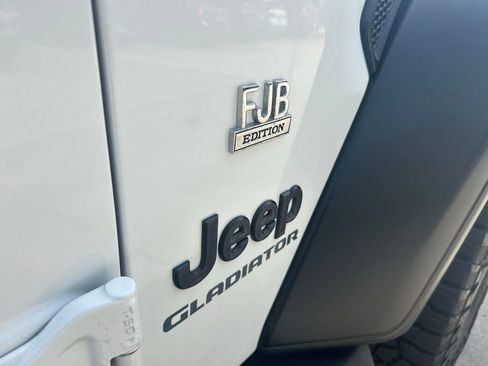 Used 2020 Jeep Gladiator Sport w/ Quick Order Package 24S AWD/4WD image 37