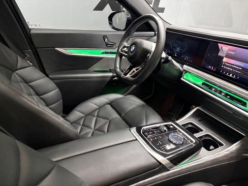 Used 2025 BMW 740i w/ Premium Package image 87