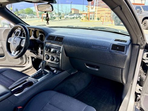 Used 2014 Dodge Challenger SXT RWD image 22
