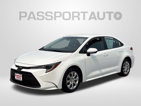Used 2025 Toyota Corolla LE FWD image 1