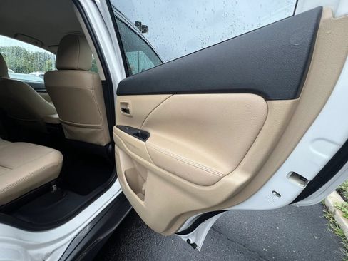 Used 2017 Mitsubishi Outlander SEL AWD/4WD image 19