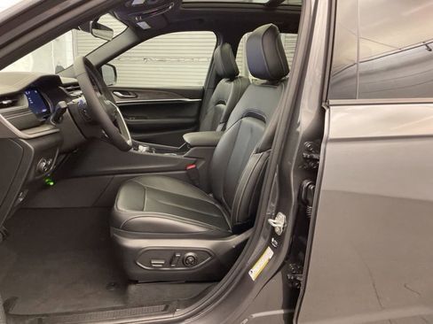 New 2025 Jeep Grand Cherokee Limited image 16