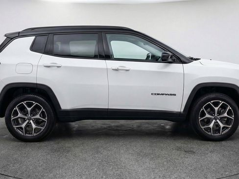 Used 2025 Jeep Compass Limited AWD/4WD image 11