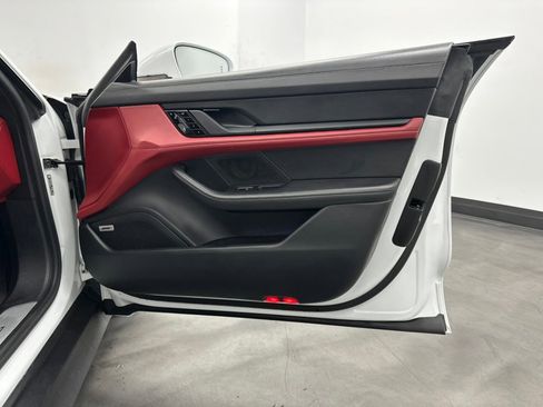 Used 2020 Porsche Taycan 4S image 28