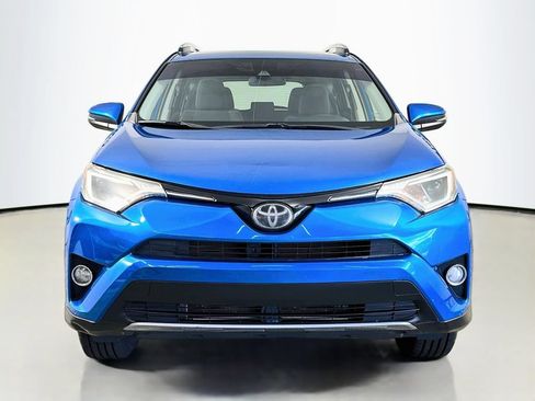 Used 2018 Toyota RAV4 XLE FWD image 2