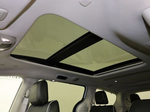 Used 2024 Chrysler Pacifica Limited FWD image 14