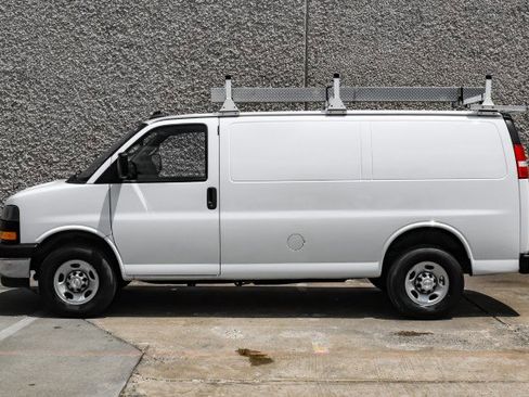 Used 2022 Chevrolet Express 2500 w/ Driver Convenience Package RWD image 15