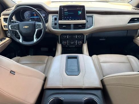 Used 2023 Chevrolet Suburban Premier w/ Advanced Technology Package AWD/4WD image 17