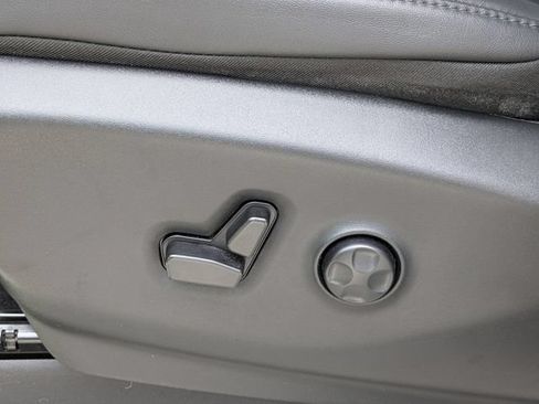 Used 2024 Chrysler Pacifica Touring-L AWD/4WD image 30
