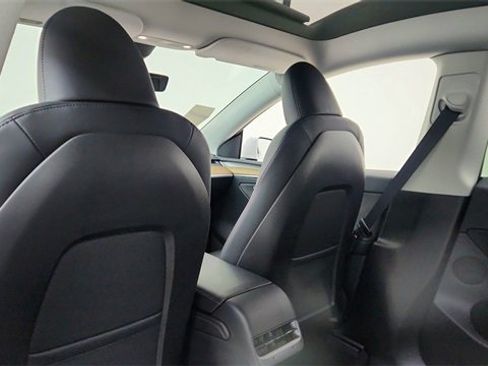 Used 2023 Tesla Model Y Performance image 30