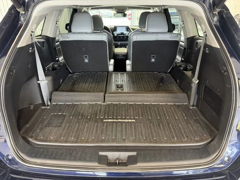 Used 2021 Toyota Highlander XLE AWD/4WD image 19