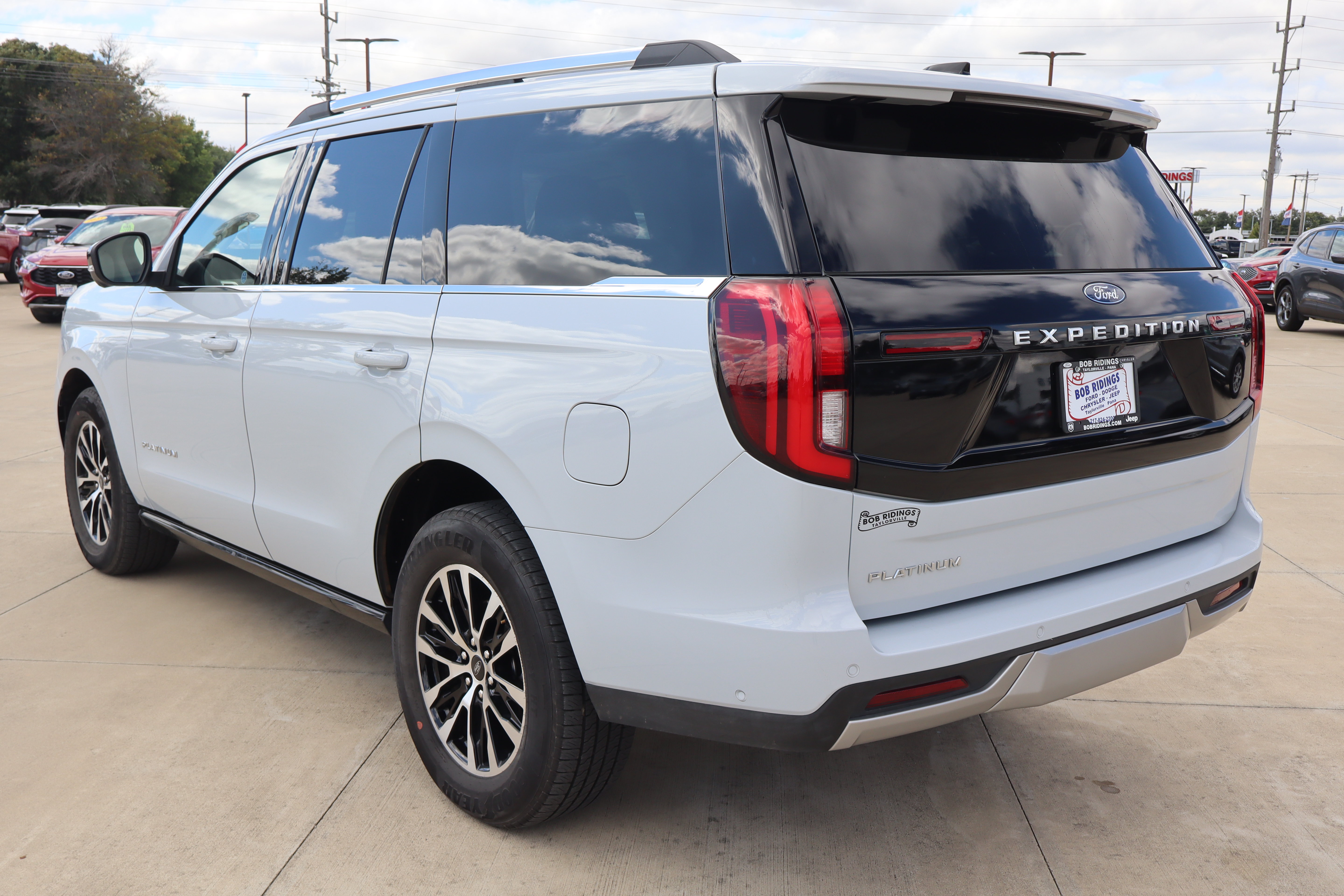 Used 2025 Ford Expedition Platinum AWD/4WD image 8