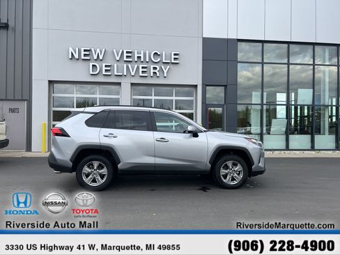 Used 2025 Toyota RAV4 XLE AWD/4WD image 10
