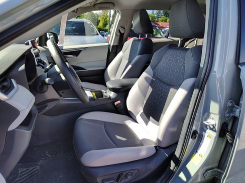 Used 2023 Toyota RAV4 XLE AWD/4WD image 9