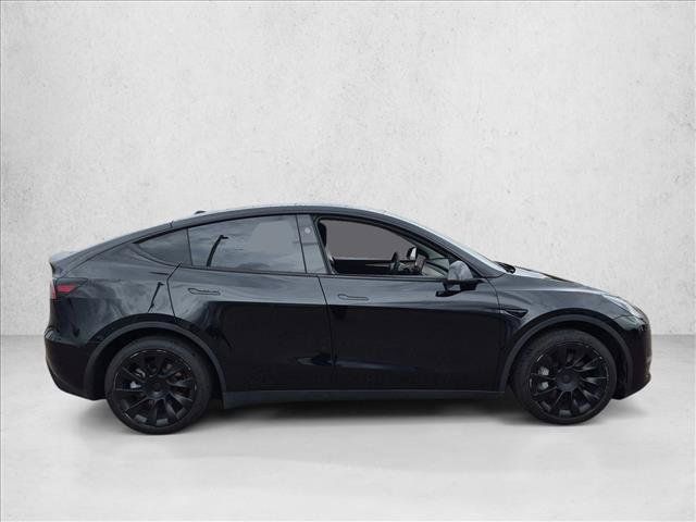 Used 2024 Tesla Model Y Long Range AWD/4WD image 4