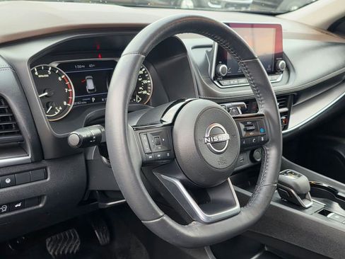 Used 2023 Nissan Rogue SV w/ SV Premium B Package image 11