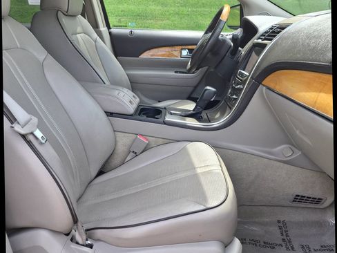 Used 2011 Lincoln MKX 2WD w/ 102A Rapid Spec Order Code image 16