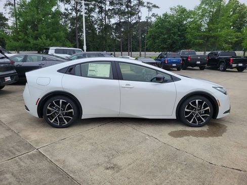 New 2026 Toyota Prius Plug-In Hybrid FWD image 8