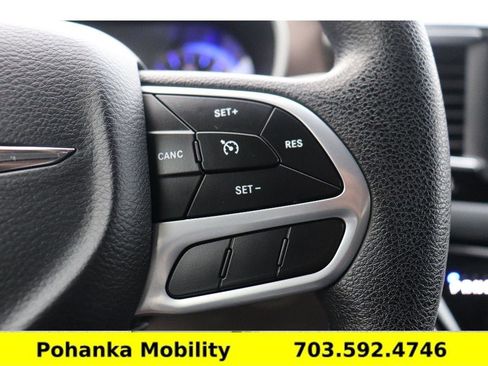 Used 2020 Chrysler Voyager L image 14