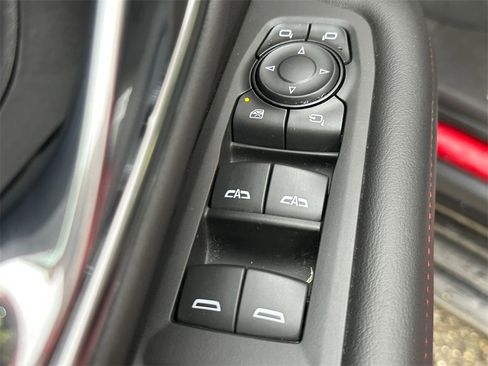 Used 2021 Chevrolet Suburban RST w/ Luxury Package image 23