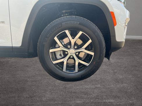 New 2025 Jeep Grand Cherokee Limited image 41