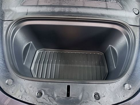 Used 2024 Tesla Model Y Long Range image 31