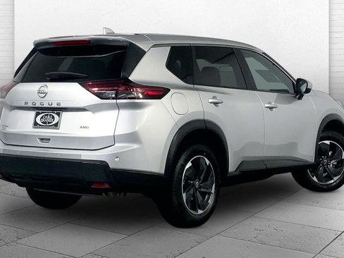 Used 2025 Nissan Rogue SV AWD/4WD image 13