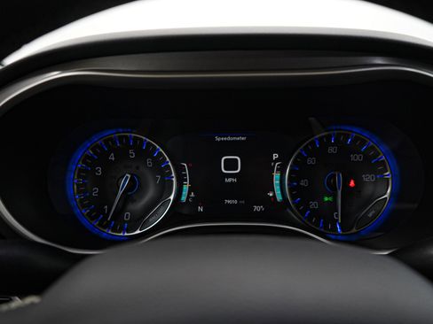 Used 2022 Chrysler Pacifica Touring-L FWD image 27