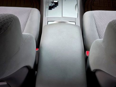 Used 2011 Toyota Camry LE image 21