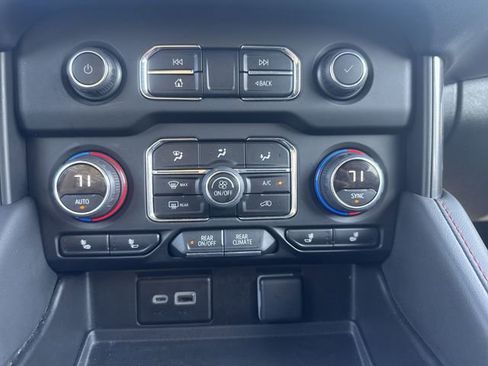 Certified 2024 Chevrolet Suburban RST w/ Luxury Package AWD/4WD image 17