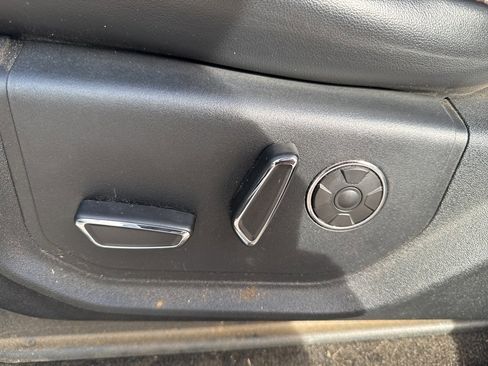 Used 2019 Ford F150 Platinum w/ Equipment Group 701A Luxury image 11