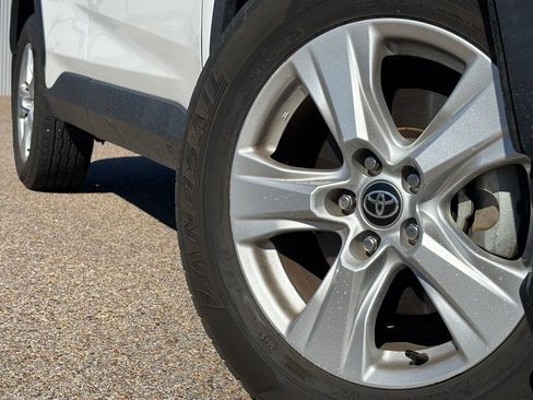 Used 2021 Toyota RAV4 XLE w/ Convenience Package image 2