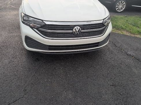 Used 2023 Volkswagen Jetta SE w/ Panoramic Sunroof Package FWD image 11