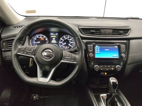 Used 2017 Nissan Rogue SV w/ SV Premium Package image 22