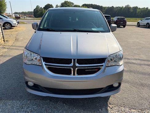 Used 2017 Dodge Grand Caravan SXT w/ Driver Convenience Group FWD image 6