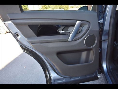 Used 2020 Land Rover Discovery Sport S image 24