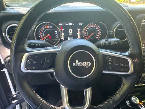 Used 2021 Jeep Wrangler Unlimited Sahara AWD/4WD image 18